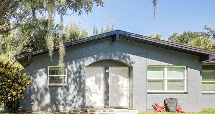Gulf Coast Corner Condo Near Charlotte Harbor