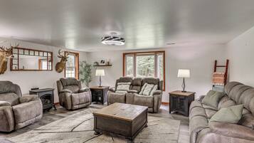 House (4 Bedrooms) | Interior