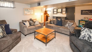 A living room with two sofas, a coffee table, and a fireplace. - 'the Cech Inn' in Columbus: Walk to Pawnee Park! (Columbus)
