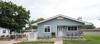 'the Cech Inn' in Columbus: Walk to Pawnee Park!