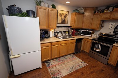 < 1 Mi to Pawnee Park! Cozy Bungalow w/ Gazebo