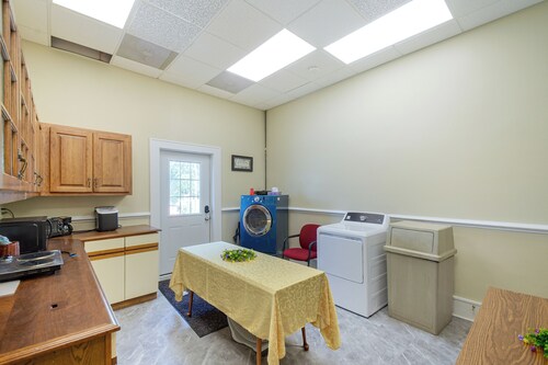 Walkable Main Street Apartment in Princeton!