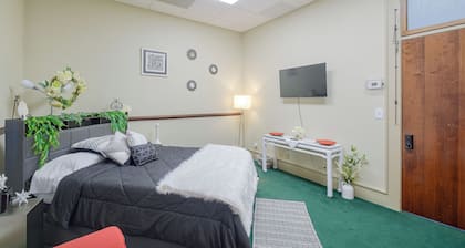 Walkable Main Street Apartment in Princeton!