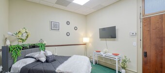 Walkable Main Street Apartment in Princeton!