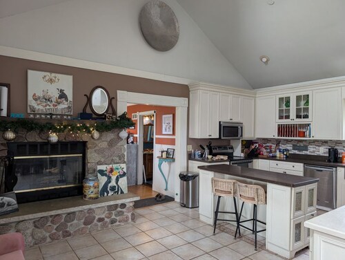 4-bedroom updated Farmhouse just 40 minutes north of Milwaukee