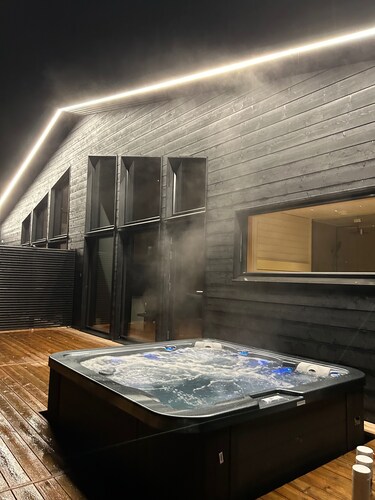 Aurora Lux Rovaniemi, Riverside, Jacuzzi & Sauna. ALL Private!
