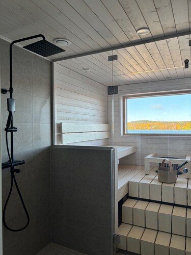 Aurora Lux Rovaniemi, Riverside, Jacuzzi & Sauna. ALL Private!