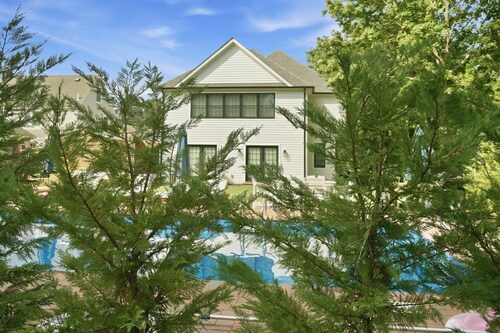 Enjoy Quiet Nights With A Fireplace In Bellport 3 Bedroom Home