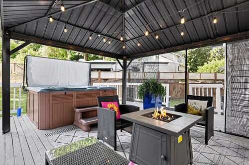 Pnw Home With Sundance Hot Tub 3 Bedroom Home