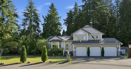 Pnw Home With Sundance Hot Tub 3 Bedroom Home
