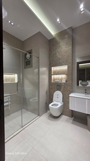 Comfort Villa | Bathroom - Osama Hotel Suites (Irbid)