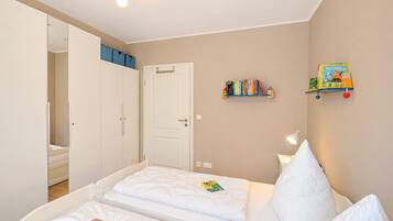 Travel crib, WiFi (free)