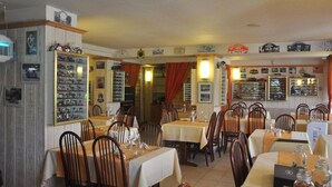 Dining - Le Relais De La Vallee (Hyevre-Paroisse)