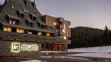 A modern building with a stone facade and a sign that reads 'mont.'