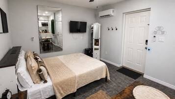 1 dormitorio, tabla de planchar con plancha, wifi y ropa de cama