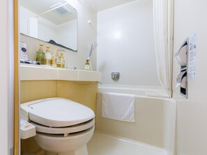 A bathroom with a toilet, sink, and shower area. - Hokkaido Dai-ichi Hotel Sapporo (Sapporo)