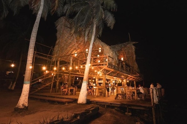 Khu ẩm thực ngoài trời