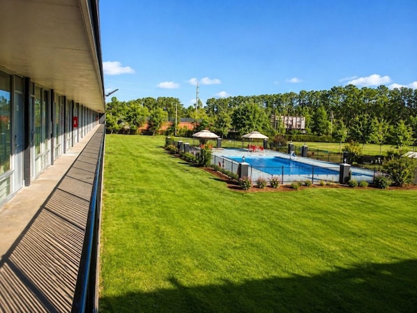 Pool - Hotel Cartersville, GA (Cartersville)