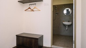Bathroom - Swing & Pillows @ Z Hotel Cyberjaya (Cyberjaya)