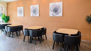 Dining - Swing & Pillows @ Z Hotel Cyberjaya (Cyberjaya)