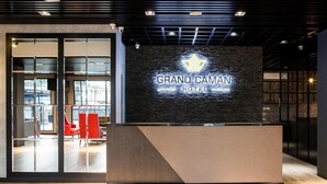 Lobby - Grand Caman Hotel (Bekasi)