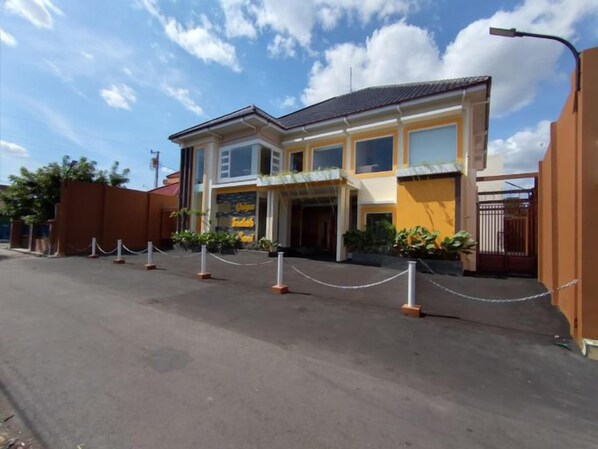 Exterior - Griya Indah Sari (Surakarta)