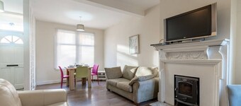 3BR home in Southend | Sleeps 8 - Pass the Keys