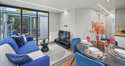 Unique Water Lodges in London - Roof Terrace
