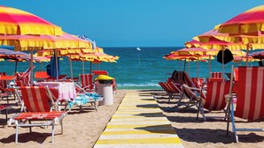 Private beach, white sand - Hotel Tassoni Maison (Alba Adriatica)