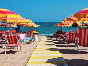 Platja privada i platja de sorra blanca 