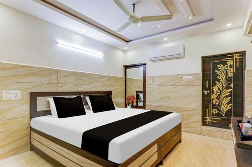 Super Hotel O Eluru Railway Station