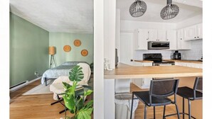 Room - Bohemian Loft-Style Condo (Saint-Jean-Baptiste) (Québec)