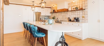 The Port Loft: Harbour view charm