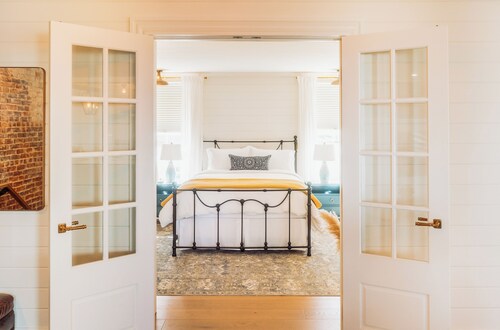 The Port Loft: Harbour view charm