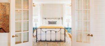 The Port Loft: Harbour view charm