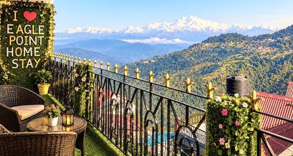 Gorgeous, peaceful homestay with stunning views, with easy connectivity to Mall.