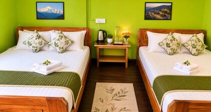 Gorgeous, peaceful homestay with stunning views, with easy connectivity to Mall.