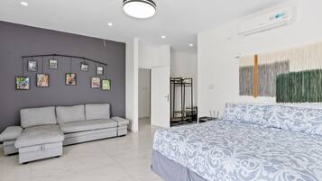 3 bedrooms, in-room safe, desk, iron/ironing board