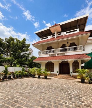 Unclassified image, 2 of 15, button - Cleety's by MGDC (Kochi)