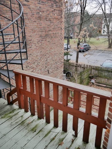 Historic, Spacious & Fun 2BR Apt @ Downtown Albany