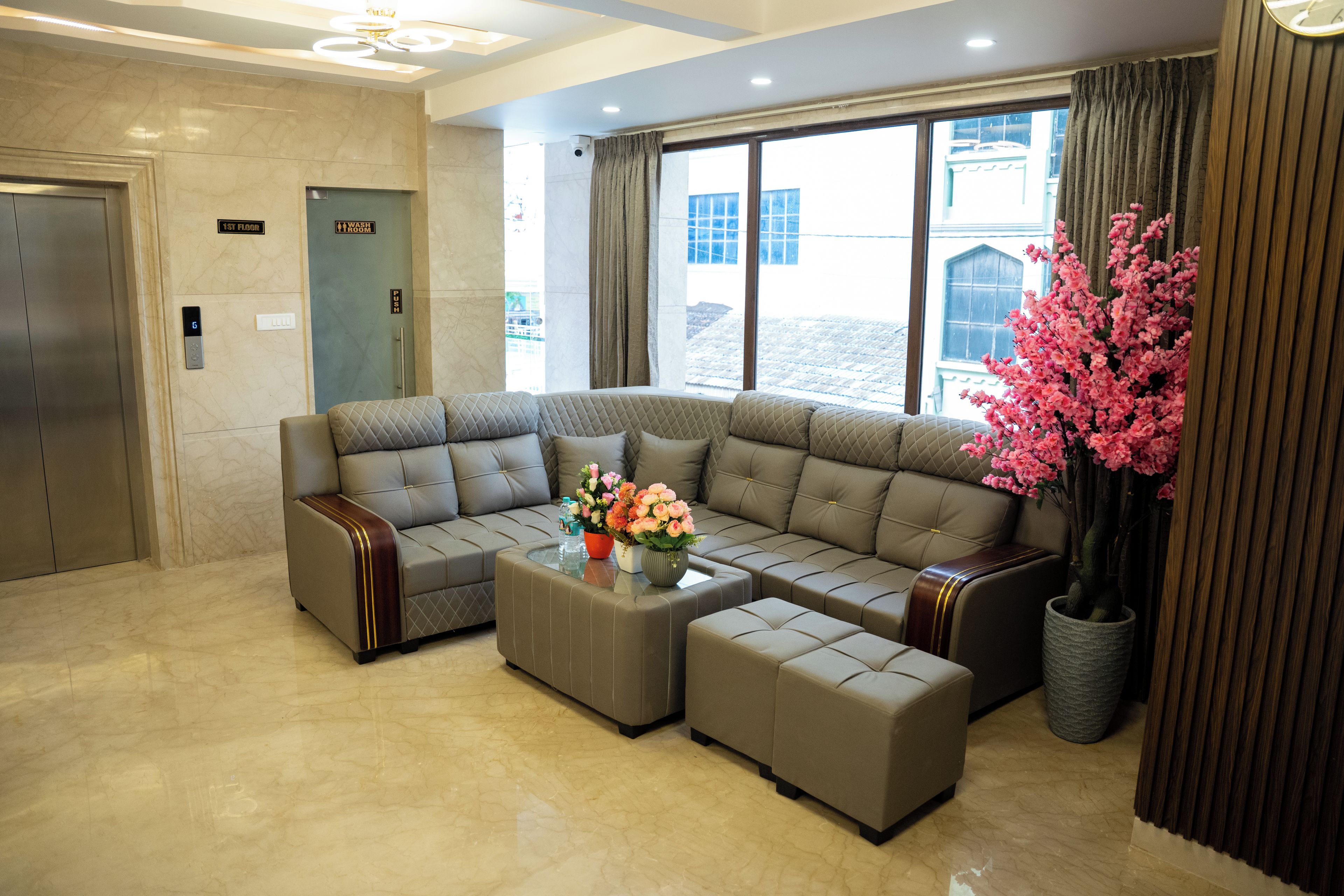 Quầy tiếp tân