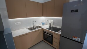 コーヒー / ティーメーカー、冷蔵庫、オーブン、食器洗い機