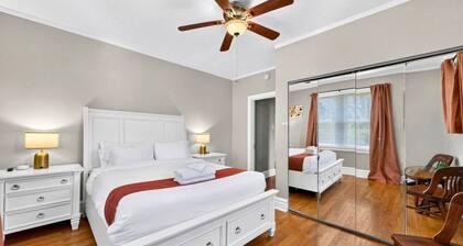 Entire U-City Duplex on Delmar, Sleeps 14 - Stay Smiley Rentals