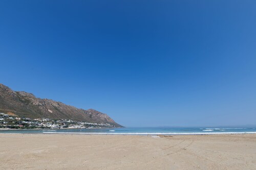 Seascape Gordon’s Bay - Stay • Unwind • Explore