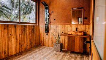 Deluxe Double Room | Bathroom