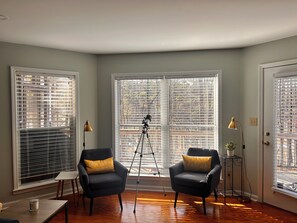 A room with two armchairs, a tripod, and a small table. - New listing discount! Sunny Shores on Hartwell- Dock, kayaks, pedal boat, games (Martin)