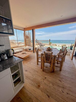Family House | Private kitchen | Fridge, microwave, oven, stovetop - House Oceanfront in Punta Veleros (Organos)