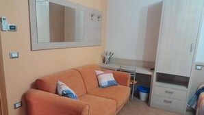 Family Quadruple Room | Living area - Affittacamere Certe Notti  (Sala Consilina)