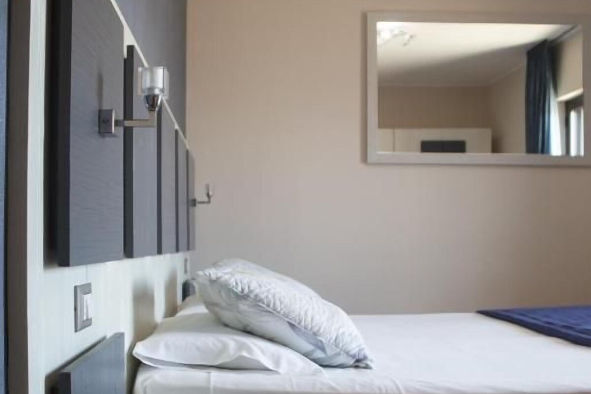 Quarto triplo luxo, sacada, vista para a cidade | Wi-Fi de cortesia