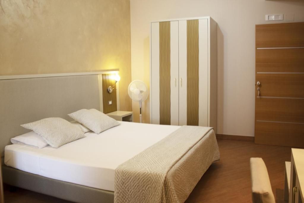 Quarto casal clássico, varanda, vista para a cidade | Wi-Fi de cortesia